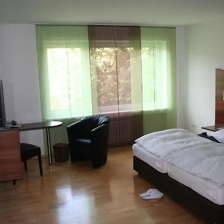 Ξενοδοχείο Huber Garni 3*